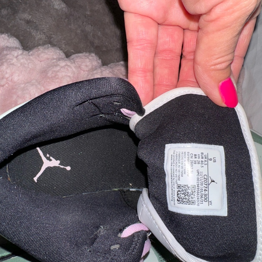 Nike Green and Pink Athletic Shoes - Picture 4 of 4